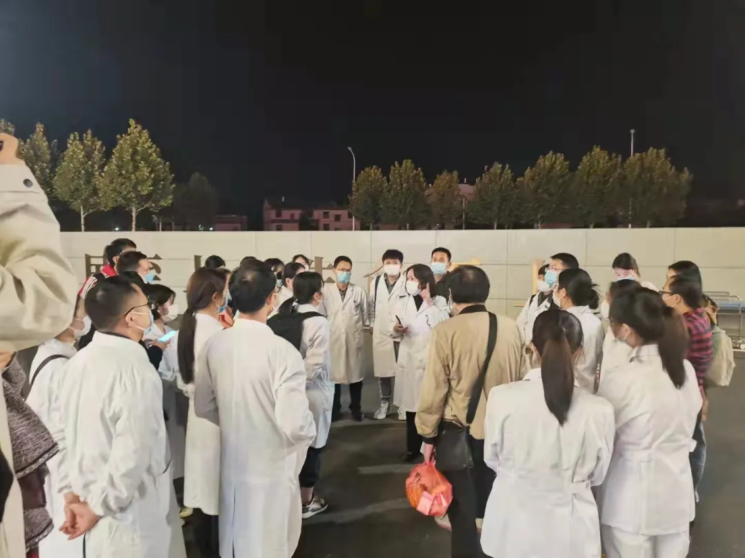 2025澳门原料网站4辆移动方舱PCR实验室、45名应急队员紧急弛援铅山