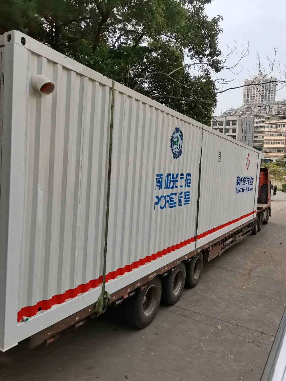 2025澳门原料网站4辆移动方舱PCR实验室、45名应急队员紧急弛援铅山