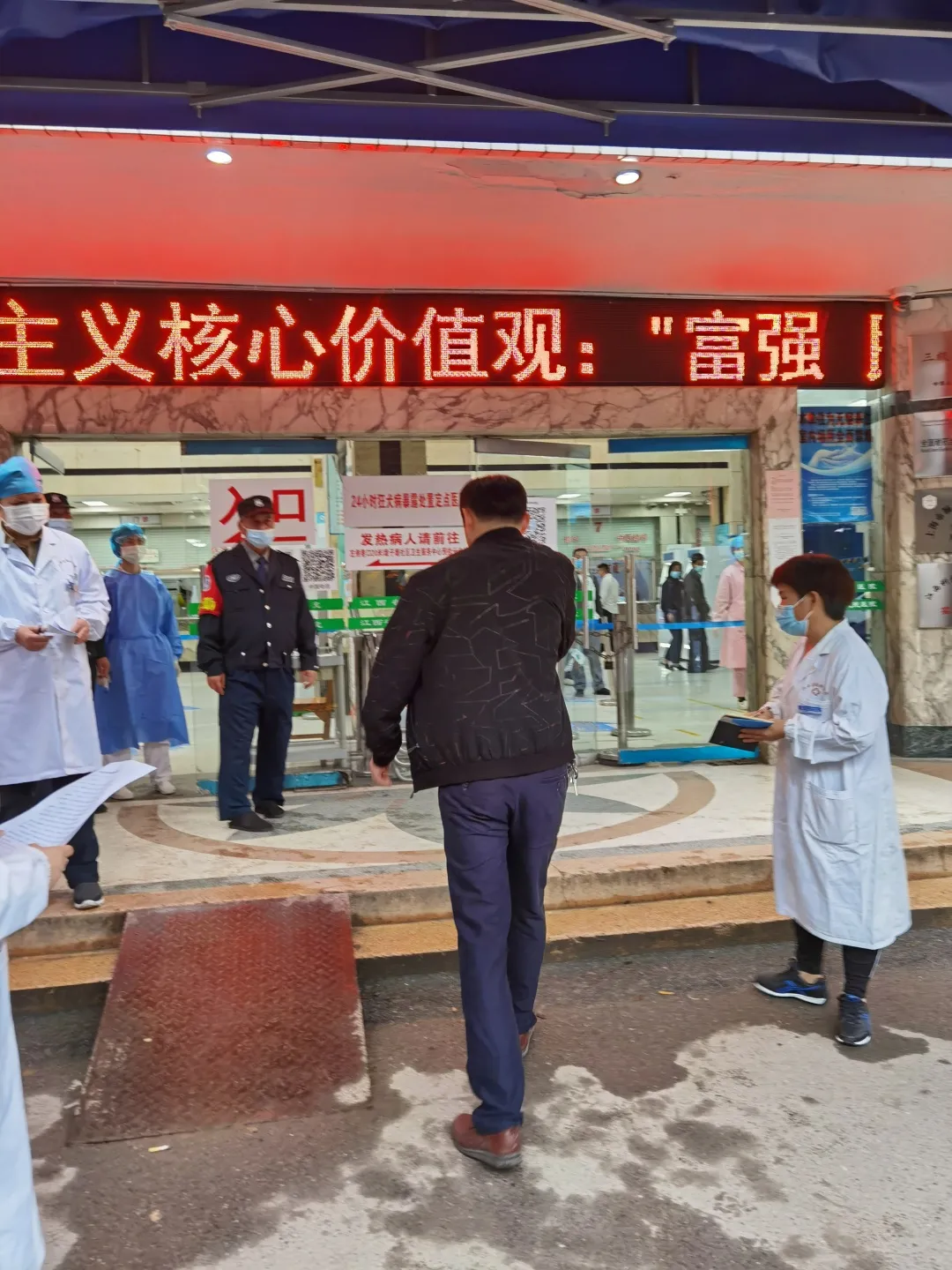 2025澳门原料网站开展疫情防控实战演练 全面提升应急救治能力